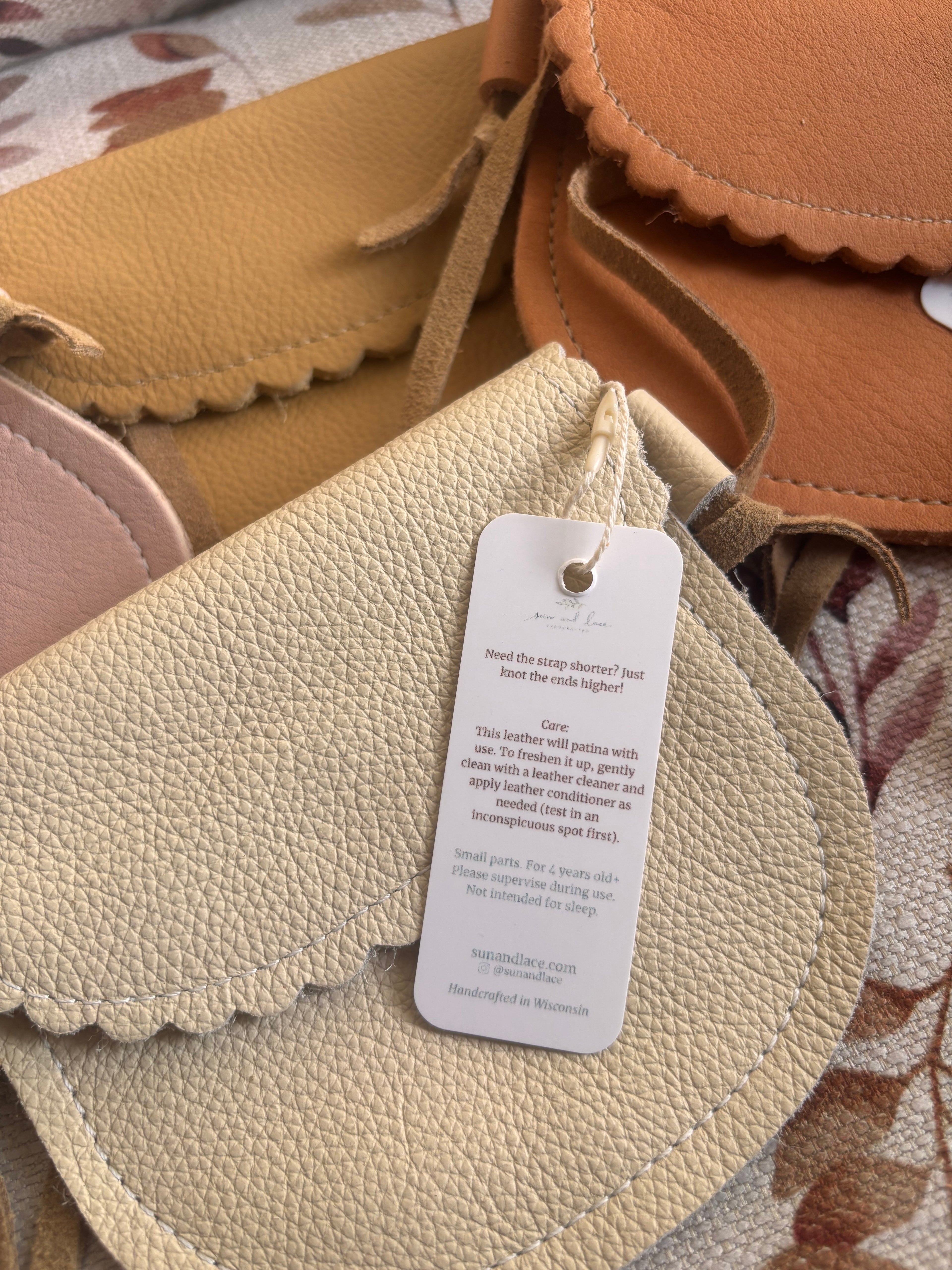 Little Girl Scalloped Leather Purse in Cream